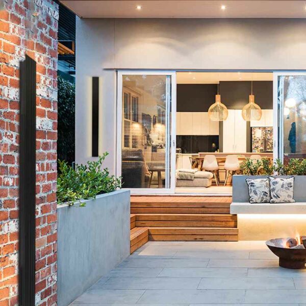 SILHOUETTE Linear, indirect LED exterior wall fitting
